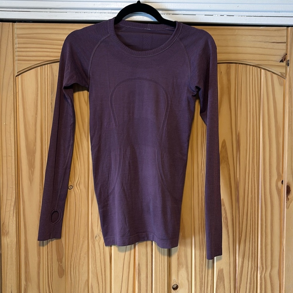 Lululemon Swiftly Tech L/S top in a size 4 EUC